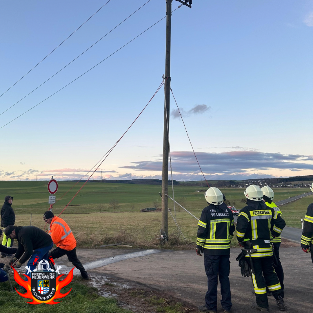 Einsatzfoto H1.00 - Strommast droht ...